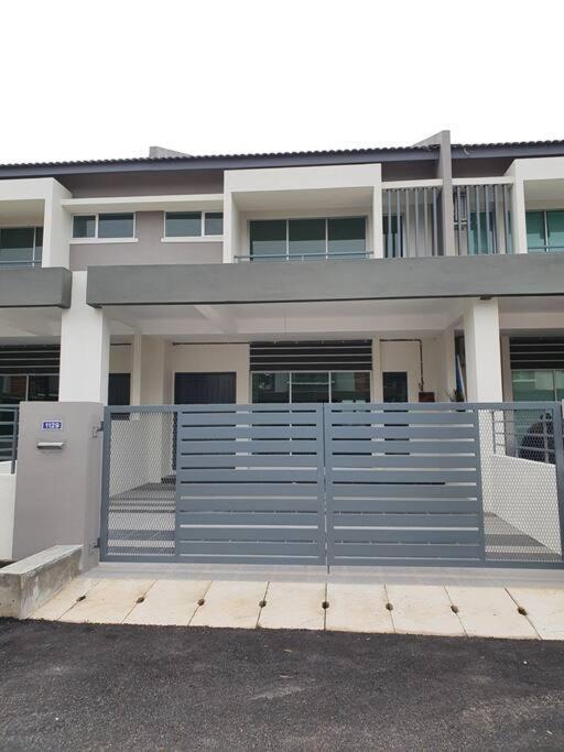 Yong Guesthouse Kuala Kangsar Luaran gambar